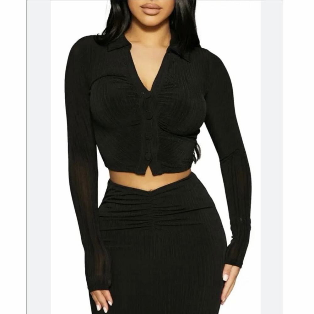 Naked Wardrobe Loosen Up My Buttons Black Crop Top Medium EUC